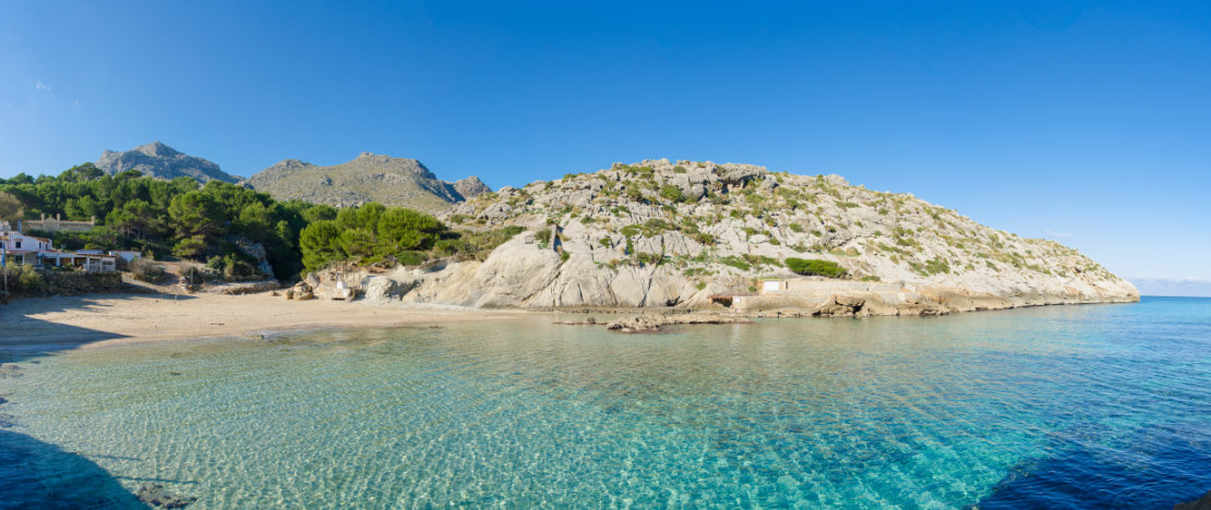 Vista de la Cala San Vicente en Mallorca, Islas Baleares Vista de la Cala San Vicente en Mallorca, Islas Baleares
