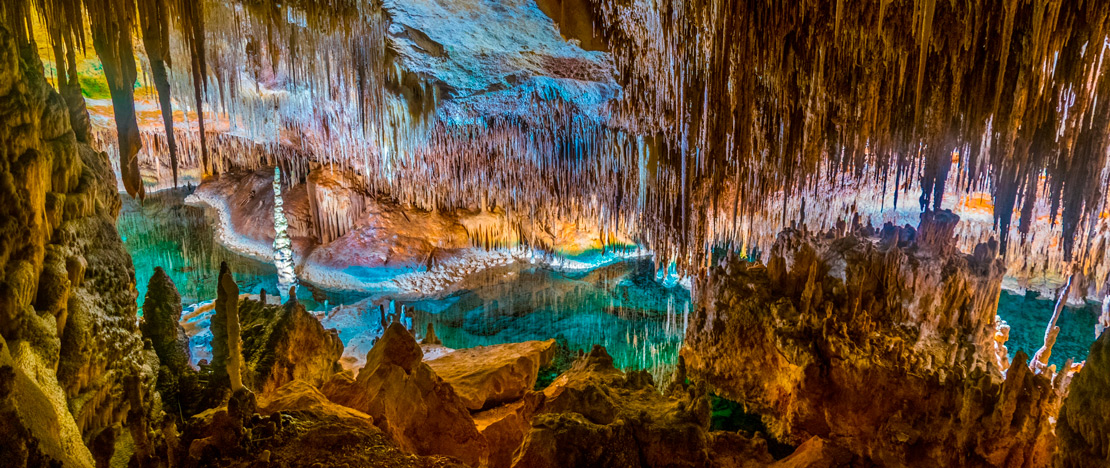 Inside the Caves of Drach (Majorca)  Inside the Caves of Drach (Majorca)