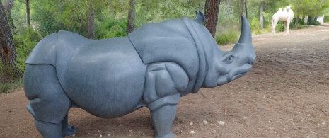 Rzeźby zwierząt w ogrodach Muzeum Bassa Blanca, Alcudia Rzeźby zwierząt w ogrodach Muzeum Bassa Blanca, Alcudia