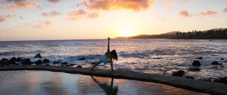 Yoga en la playa, viajes slow