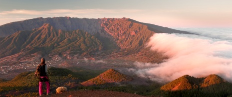 Wanderer über dem Wolkenmeer auf La Palma