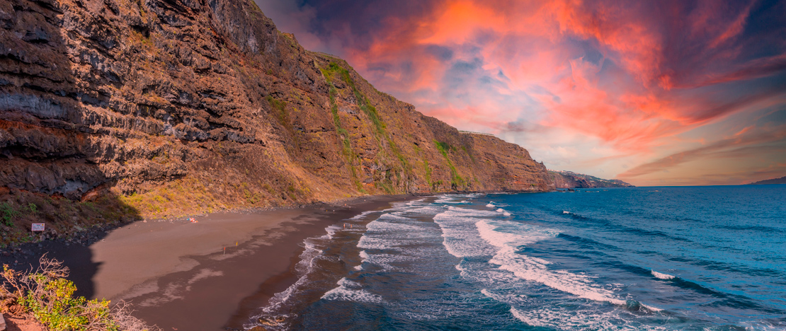 Sunset on the beach of Los Nogales de Puntallana on La Palma, Canary Islands