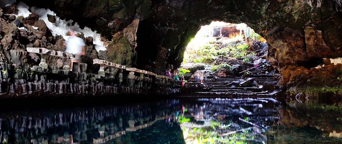 Widok wnętrza Jameos del Agua, Haría, Lanzarote, Wyspy Kanaryjskie Widok wnętrza Jameos del Agua, Haría, Lanzarote, Wyspy Kanaryjskie