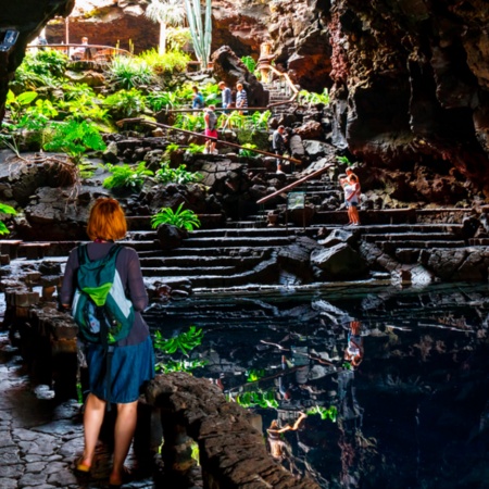 Turistas en la Cueva Jameos del Agua de Lanzarote