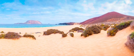 Praia de Las Conchas na ilha de La Graciosa, em Lanzarote, Ilhas Canárias