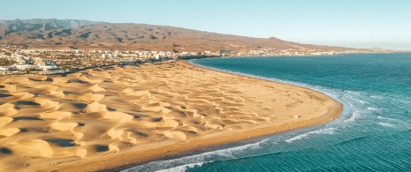 Vista da praia de Maspalomas, em Grã Canária, Ilhas Canárias