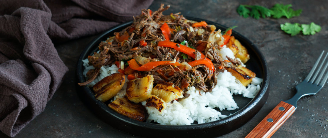 Ropa vieja canaria, um prato típico da culinária canária.