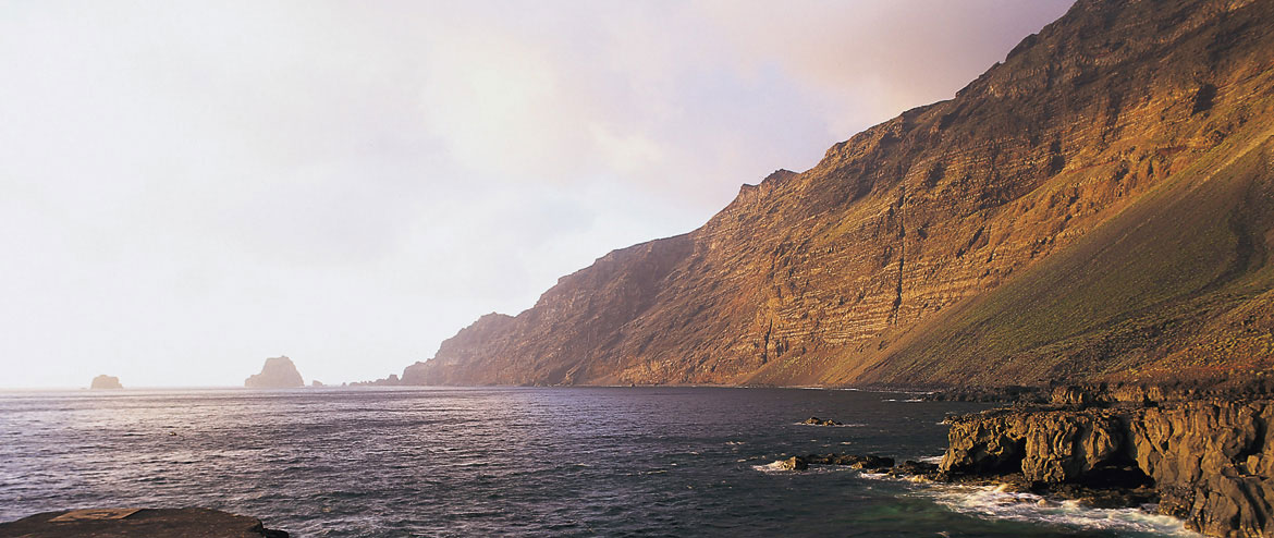Roque Salmor, Frontera (El Hierro) Roque Salmor, Frontera (El Hierro)