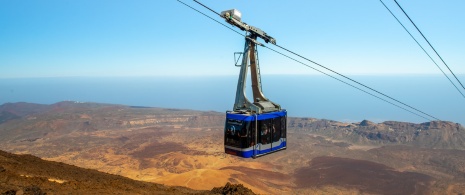 Kolejka linowa na Teide wjeżdżająca na wulkan. Teneryfa