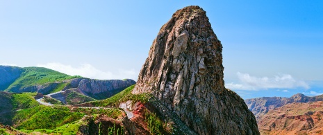 Widok Los Roques w Parku Narodowym Garajonay na wyspie La Gomera, Wyspy Kanaryjskie