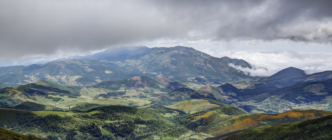 Blick vom Aussichtspunkt Fuente del Chivo, Kantabrien Blick vom Aussichtspunkt Fuente del Chivo, Kantabrien