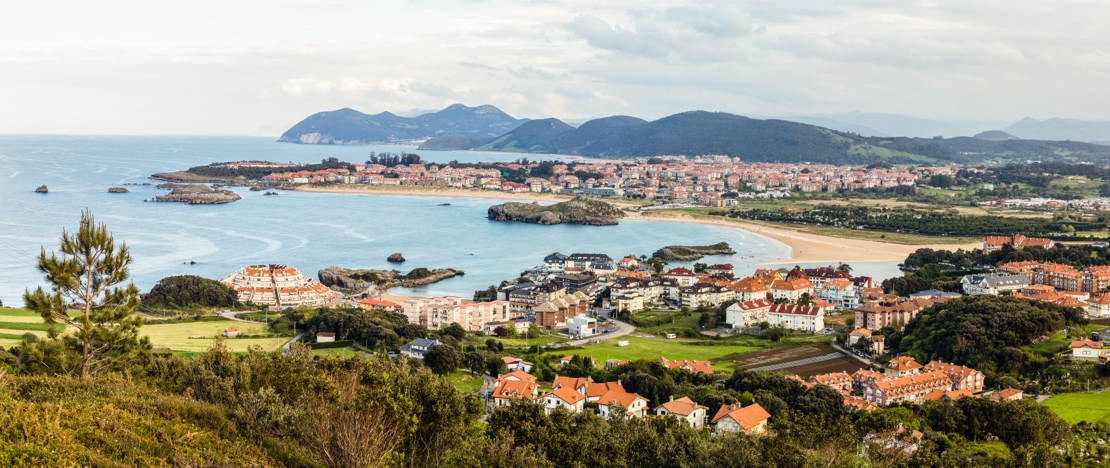 カンタブリアの町ノハの眺め、トラスミエラ地方 カンタブリアの町ノハの眺め、トラスミエラ地方
