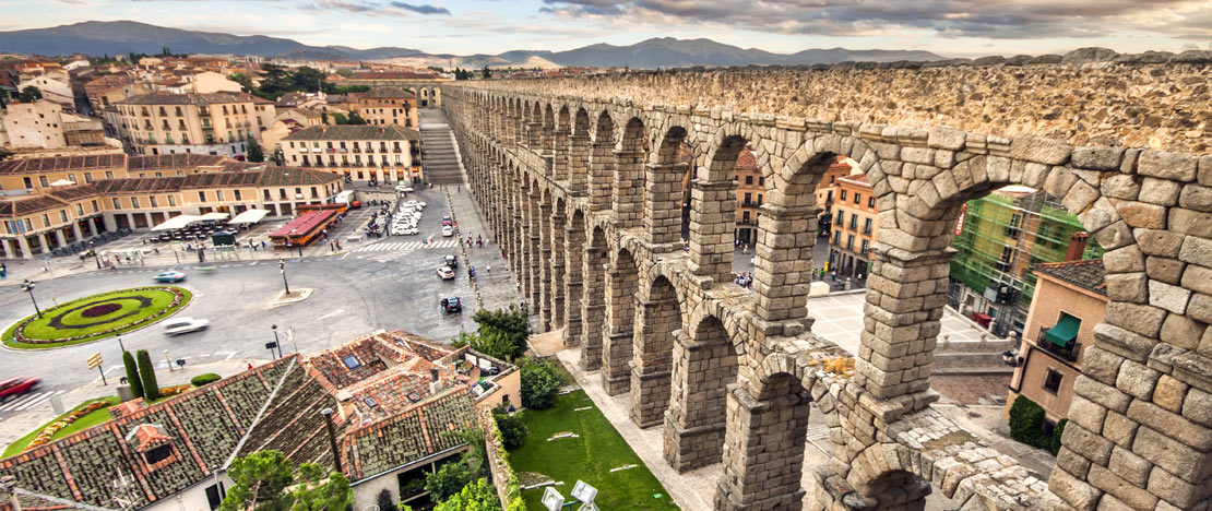 Акведук в Сеговии Акведук в Сеговии