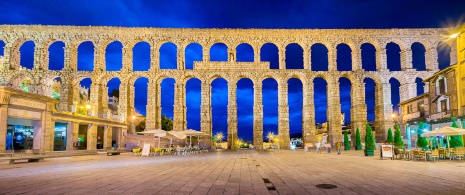 Aqueduto de Segóvia à noite