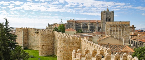 Ávila city walls and cathedral