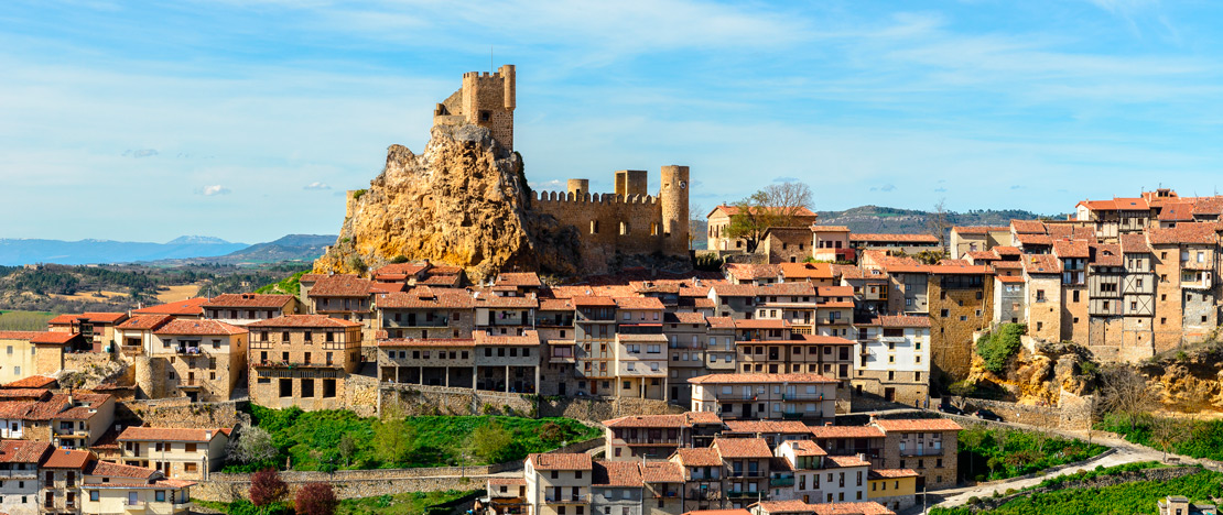 カスティージャ・イ・レオン州ブルゴス県フリアス村にある諸公爵の城の風景 カスティージャ・イ・レオン州ブルゴス県フリアス村にある諸公爵の城の風景