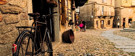 Rua de paralelepípedos em La Alberca, Salamanca