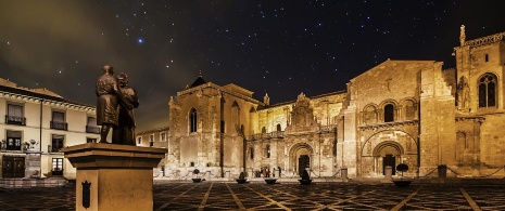 Basílica de San Isidoro de noche en León