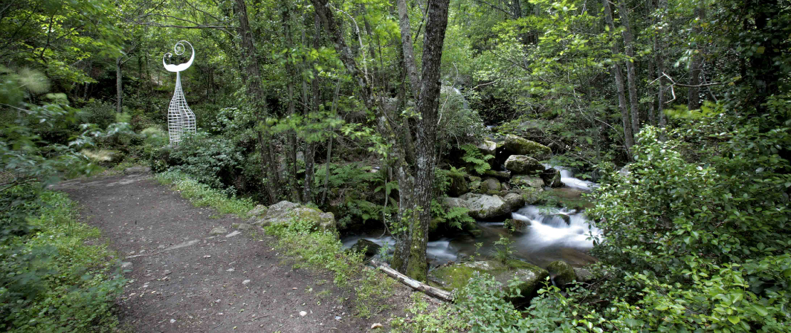 Skulptur einer Meerjungfrau im Naturpark Las Batuecas-Sierra de Francia in Salamanca, Kastilien-León
