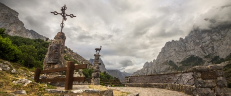 Blick vom Aussichtspunkt El Tombo de Posada de Valdeón in León, Kastilien-León