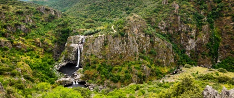 Widok na Pozo de los Humos w parku przyrody Arribes del Duero, Salamanka