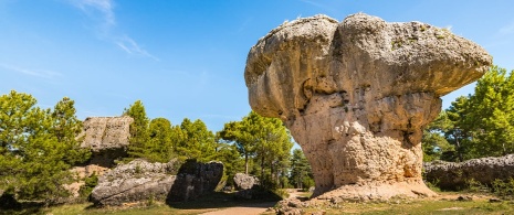 カスティージャ・ラ・マンチャ州クエンカ県にある魔法の街の眺め  