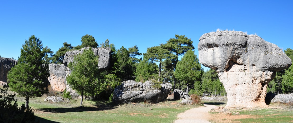 Vista de formaciones rocosas de la Ciudad Encantada en Cuenca, Castilla–La Mancha