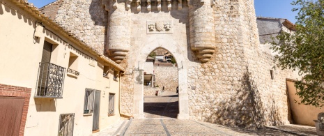 Imagem da Porta de Santa Maria, em Hita (Guadalajara).