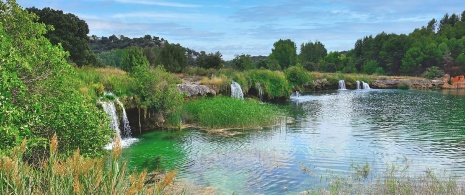 Widok na laguny Ruidera w Albacete, Kastylia-La Mancha 