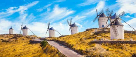 Vista de molinos de viento de Consuegra en Toledo, Castilla-La Mancha