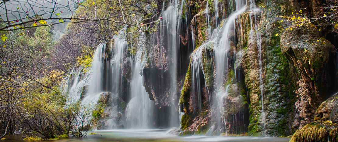 Vue de la source de la rivière Cuervo à Cuenca, Castille-La Manche Vue de la source de la rivière Cuervo à Cuenca, Castille-La Manche