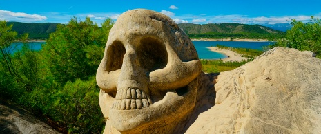Ruta de las caras. Embalse de Buendía. Cuenca Ruta de las caras. Embalse de Buendía. Cuenca