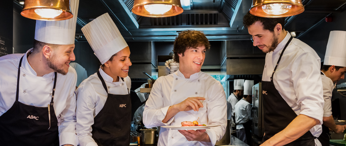 Jordi Cruz et son équipe du restaurant ABaC, Barcelone, Catalogne Jordi Cruz et son équipe du restaurant ABaC, Barcelone, Catalogne