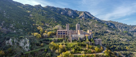 Romanische Abtei San Pedro de Roda in El Port de la Selva, Girona, Katalonien