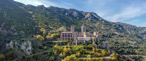 Abbazia romanica di Sant Pedro de Roda di El Port de la Selva a Girona, Catalogna