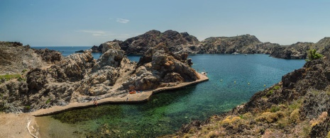 Вид на бухту Кулип в провинции Жирона, Каталония