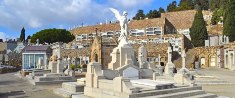 Complexos funerários no cemitério de Montjuïc, em Barcelona, ​​​​Catalunha