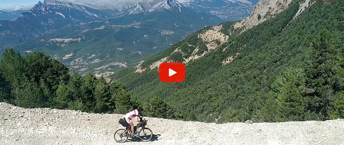 Video still from LA TRAVESÍA DE LOS PIRINEOS en bicicleta (crossing the Pyrenees by bike)