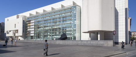 Blick auf das MACBA in Barcelona, Katalonien