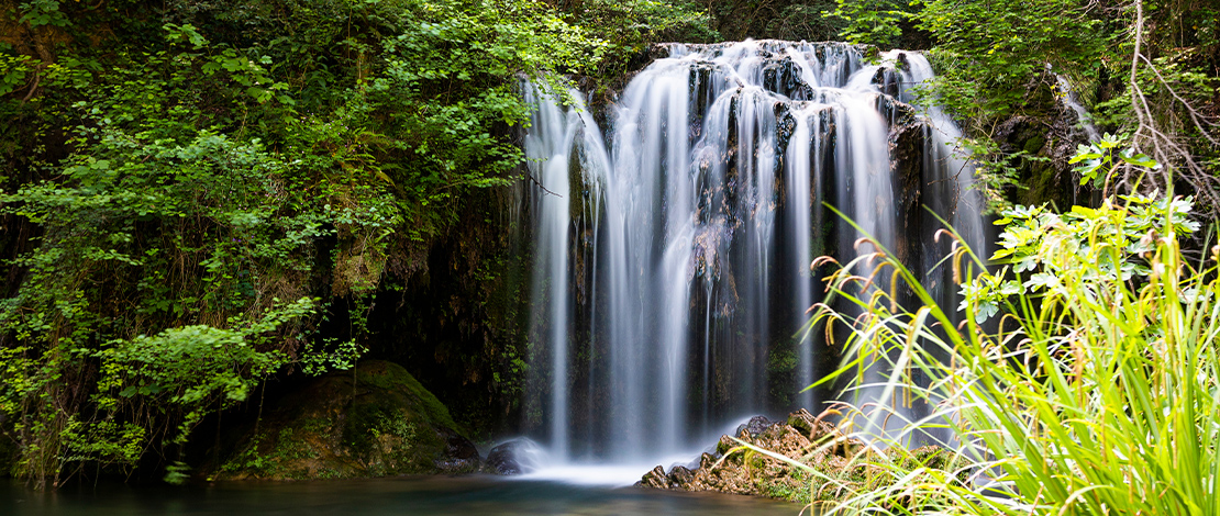 Blick auf den Wasserfall Molí dels Murris, Les Planes d'Hostoles, Girona Blick auf den Wasserfall Molí dels Murris, Les Planes d'Hostoles, Girona