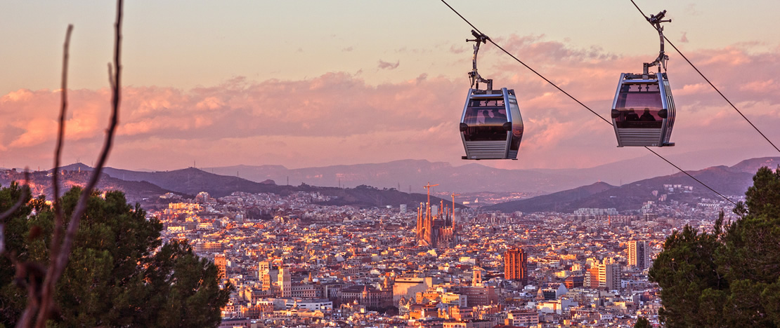 Funivia di Montjuïc con vista su Barcellona Funivia di Montjuïc con vista su Barcellona