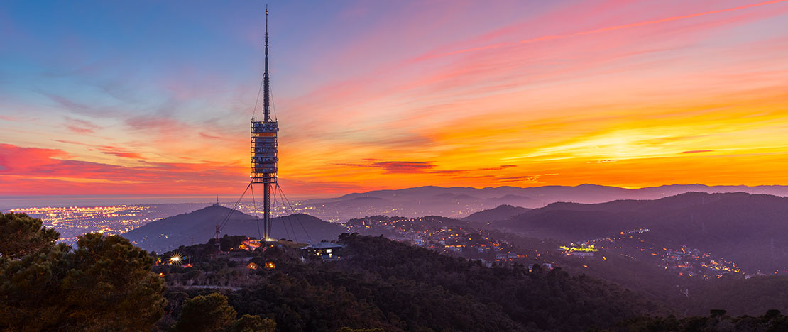Vedute di Barcellona dal belvedere situato nei pressi della torre Collserola, Barcellona Vedute di Barcellona dal belvedere situato nei pressi della torre Collserola, Barcellona