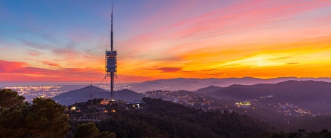 Vedute di Barcellona dal belvedere situato nei pressi della torre Collserola, Barcellona