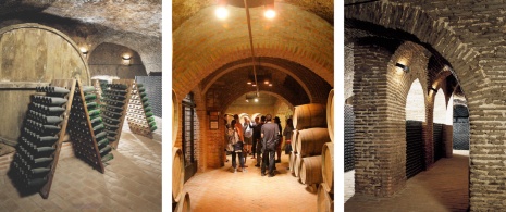 Od lewej do prawej: Tradycyjne stelaże na butelki z winem / Zwiedzanie podziemnych labiryntów piwnic z winami / Galerie w winiarni Hilo de Ariadna w Ruedzie, Valladolid