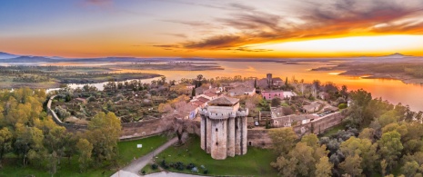 Widok na wioskę Granadilla, Cáceres (Estremadura)