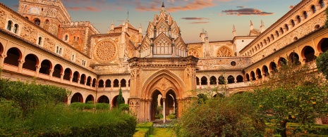 エクストレマドゥーラ州カセレス県にあるサンタ・マリア・デ・グアダルーペ修道院