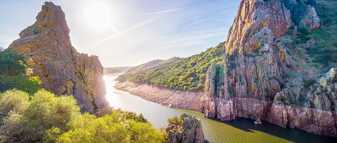 Belvédère Salto del Gitano dans le parc national de Monfragüe, en Estrémadure Belvédère Salto del Gitano dans le parc national de Monfragüe, en Estrémadure