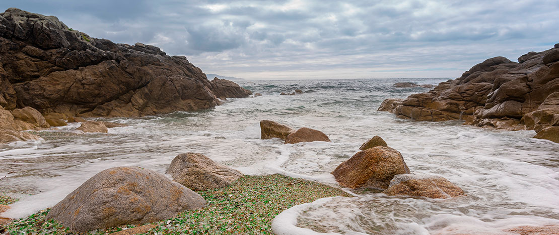 ア・コルーニャ県ラクセにあるクリスタレスの入り江