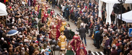 Parade of floats, brass bands and troupes at the Feira do Cocido in Lalín (Pontevedra, Galicia)