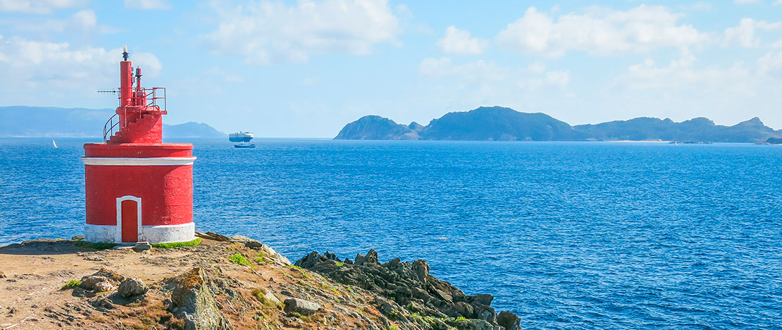 Faro de Punta Robaleira en Cangas, Pontevedra Faro de Punta Robaleira en Cangas, Pontevedra